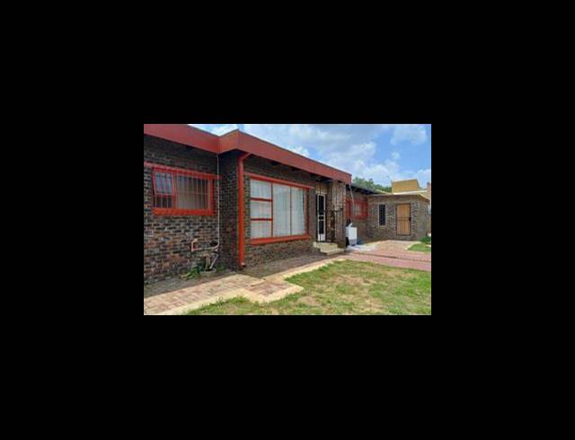 23 BEDROOM HOUSE FOR SALE IN BEDWORTH PARK